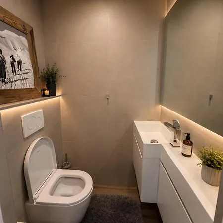 Elegant With Mountain Views